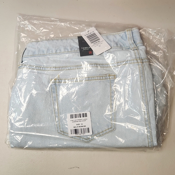 ❤️NWT VINTAGE TORRID SHORTS - BOYFRIEND VINTAGE STRETCH DENIM - HIGH RISE - PLUS - Picture 7 of 14